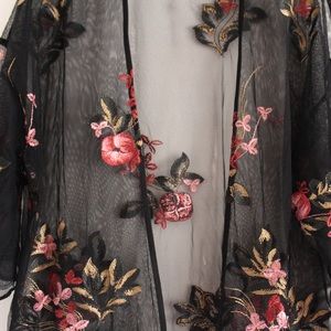 🌷forever21 black, floral kimono🌷